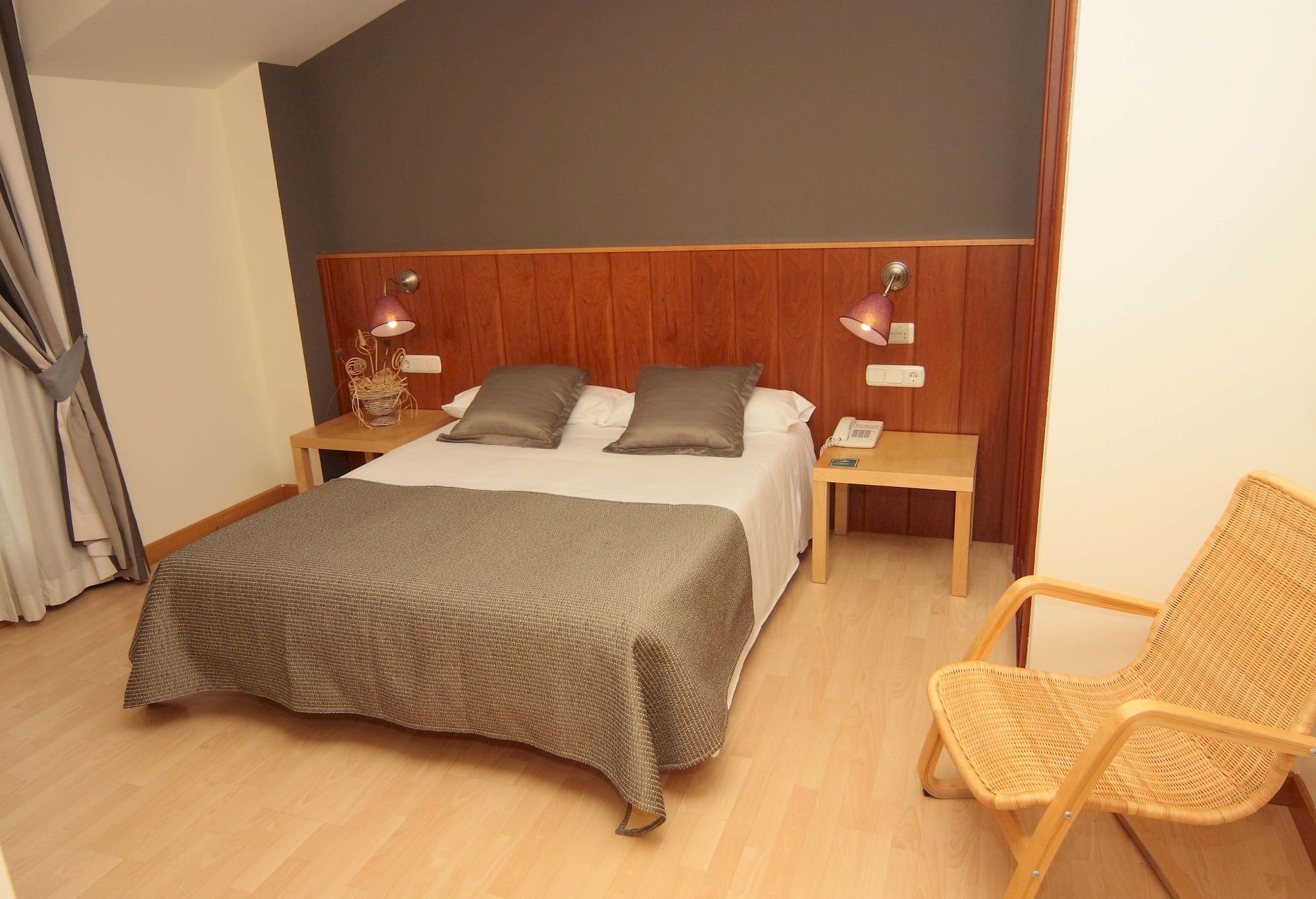 Hotel Iriguibel Huarte Pamplona Room photo